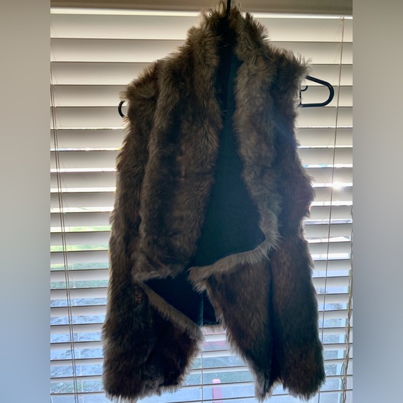 Faux fur Vest - Picture 2 of 4